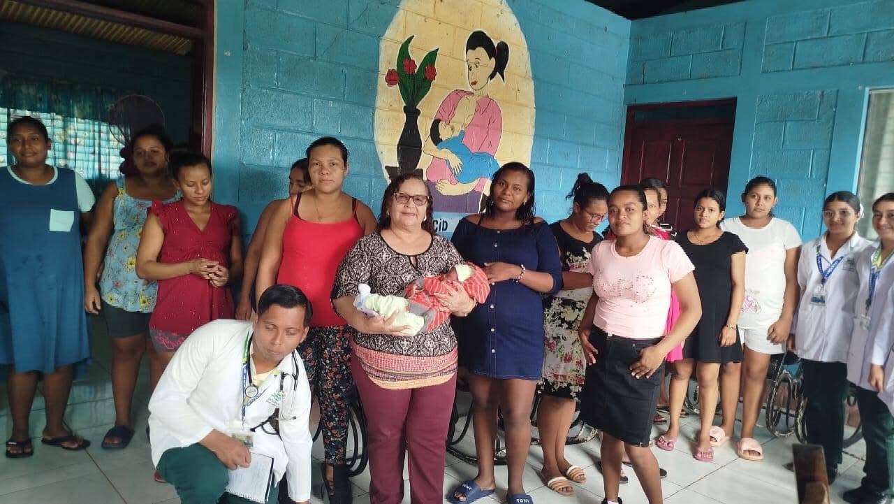 Visita a mujeres embarazadas en la Casa Materna Maurita Ríos.